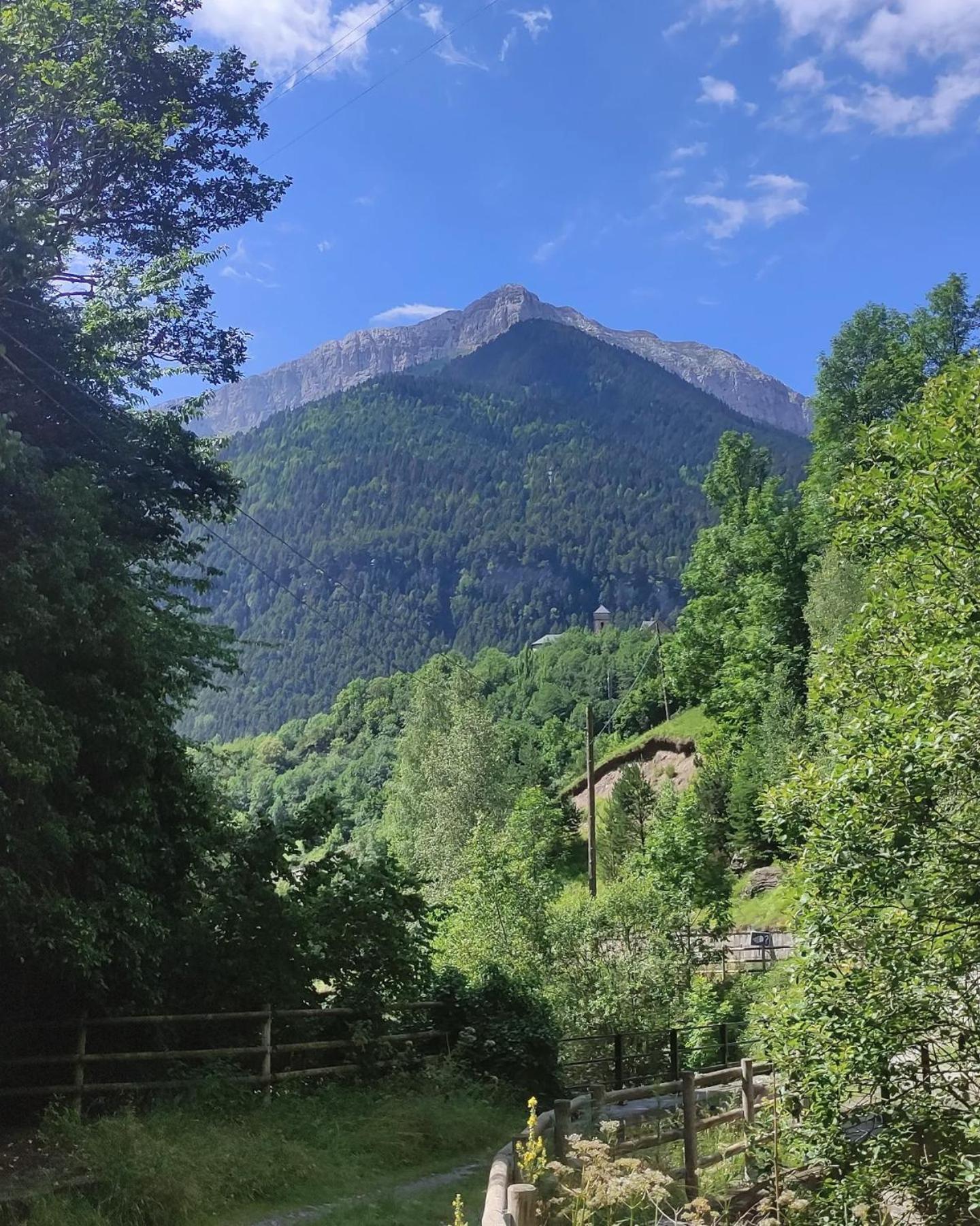 Hostal Los Valles Bielsa Eksteriør bilde