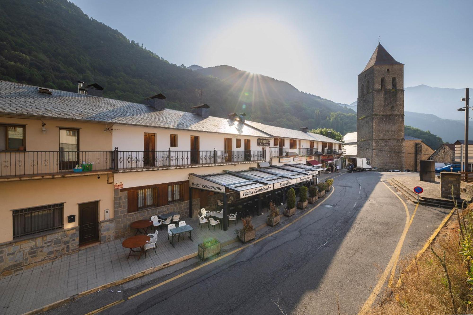 Hostal Los Valles Bielsa Eksteriør bilde